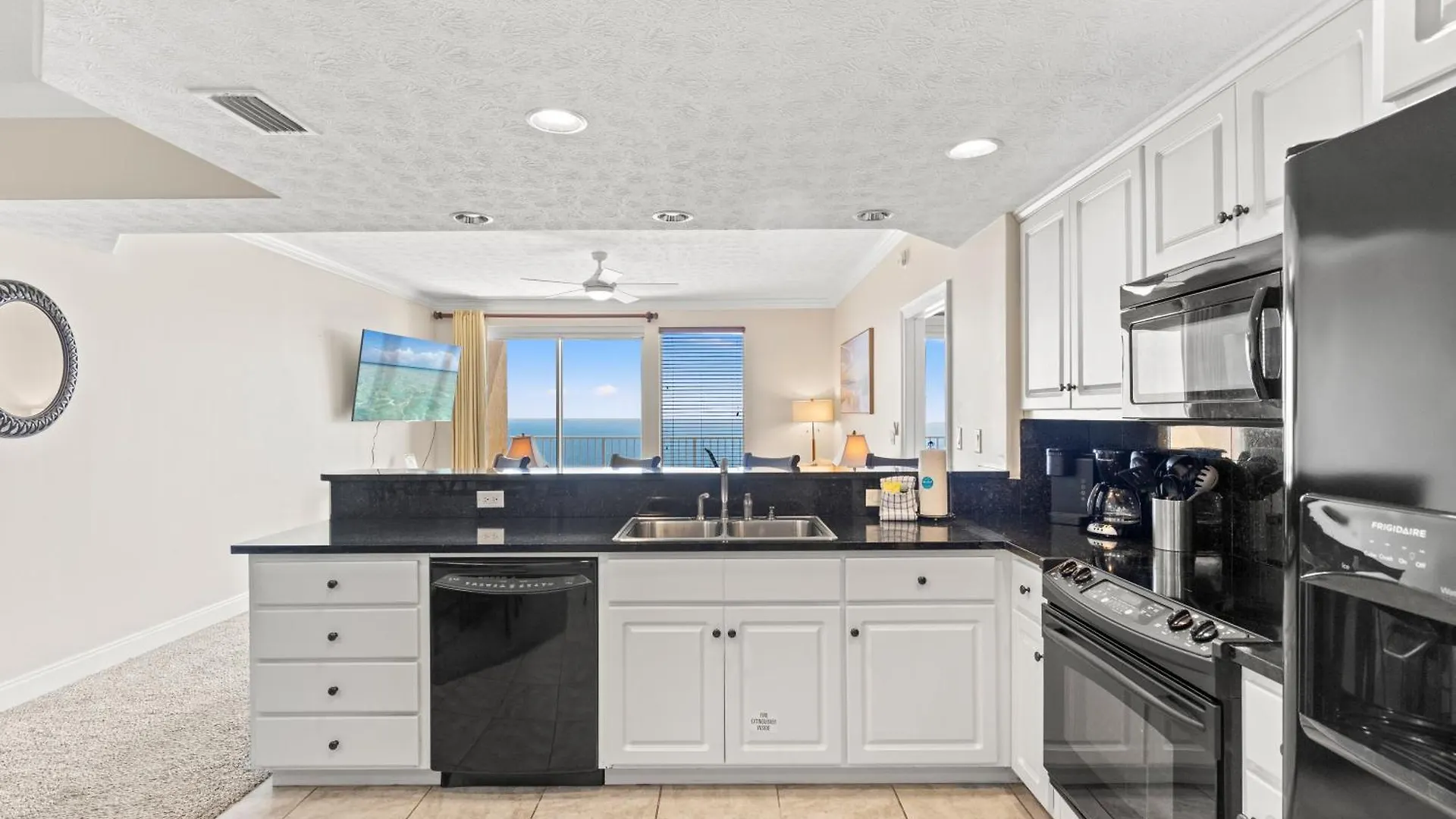Treasure Island Unit 2011: Sunset Sands, 2 Bed/2 Bath Retreat - Sleeps 8! Panama City Beach